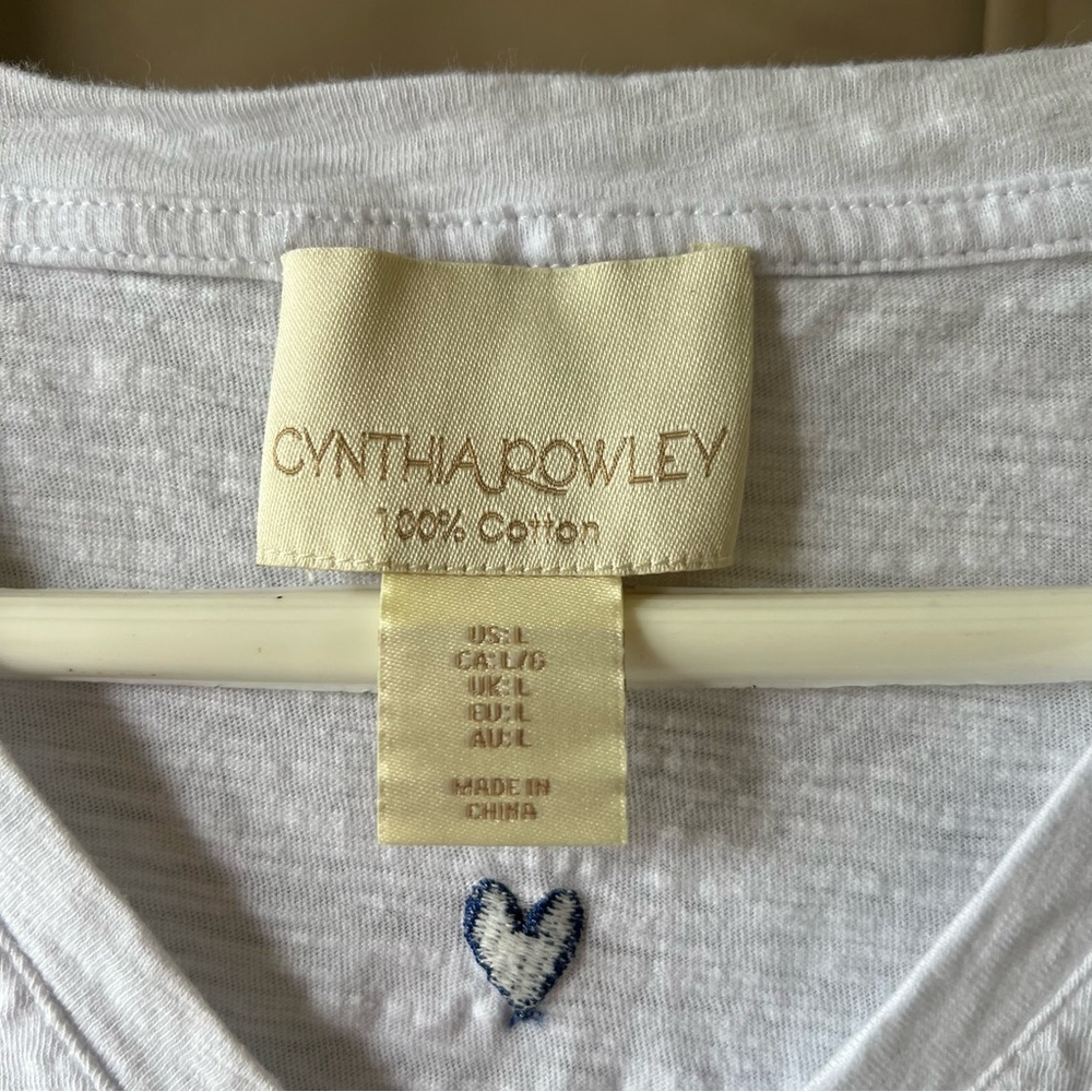 Cynthia Rowley White Top with Blue Heart Detail - Picture 2 of 3